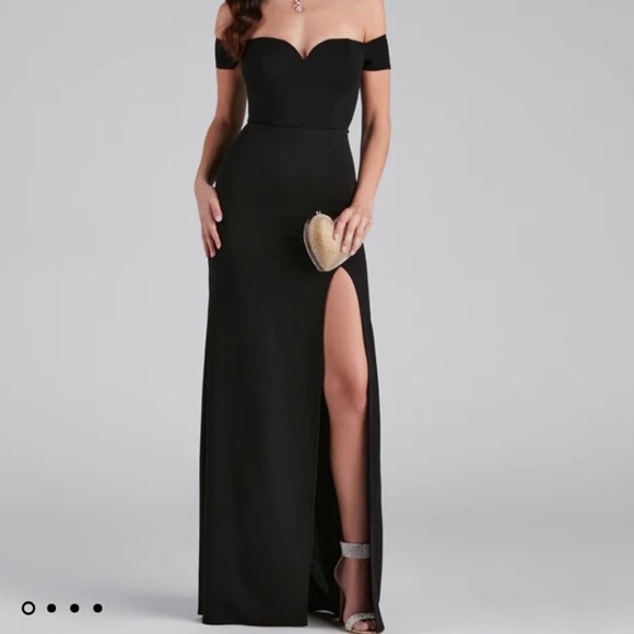 Windsor Dresses & Skirts - Windsor black dress long with sweetheart neckline off the shoulder